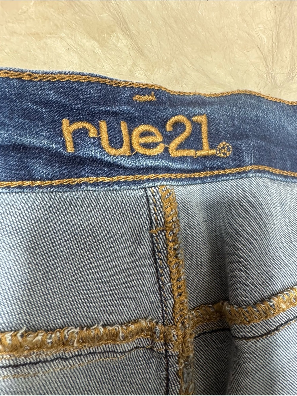 Women’s Rue - Picture 2 of 3